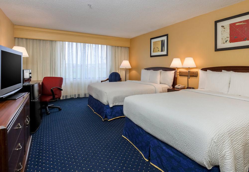 Courtyard By Marriott Dallas Луисвил Екстериор снимка