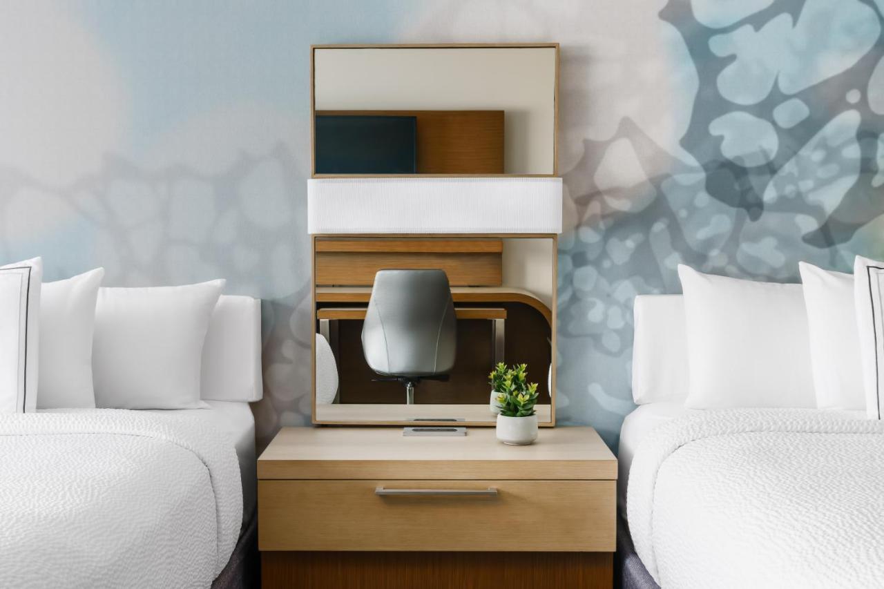 Courtyard By Marriott Dallas Луисвил Екстериор снимка