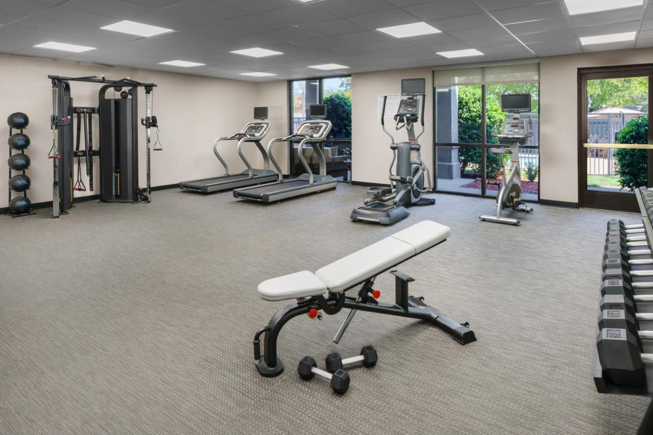 Courtyard By Marriott Dallas Луисвил Екстериор снимка
