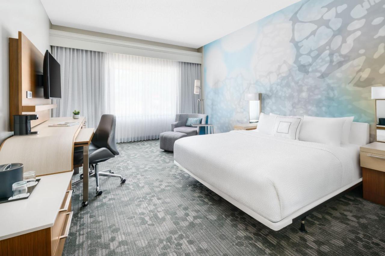 Courtyard By Marriott Dallas Луисвил Екстериор снимка