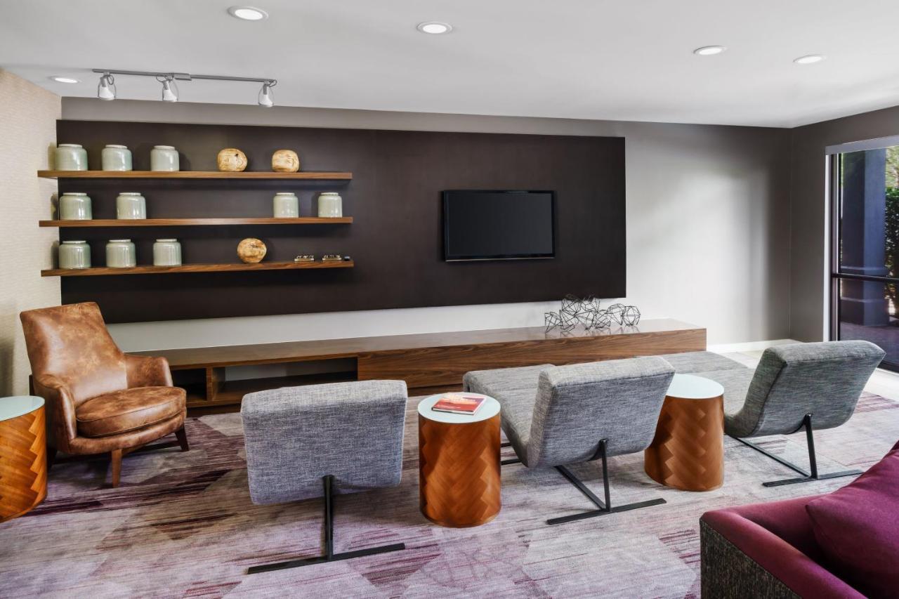 Courtyard By Marriott Dallas Луисвил Екстериор снимка
