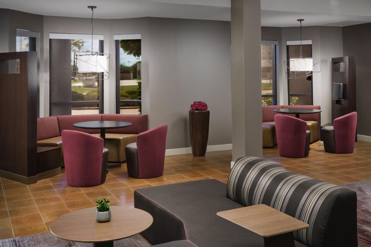 Courtyard By Marriott Dallas Луисвил Екстериор снимка