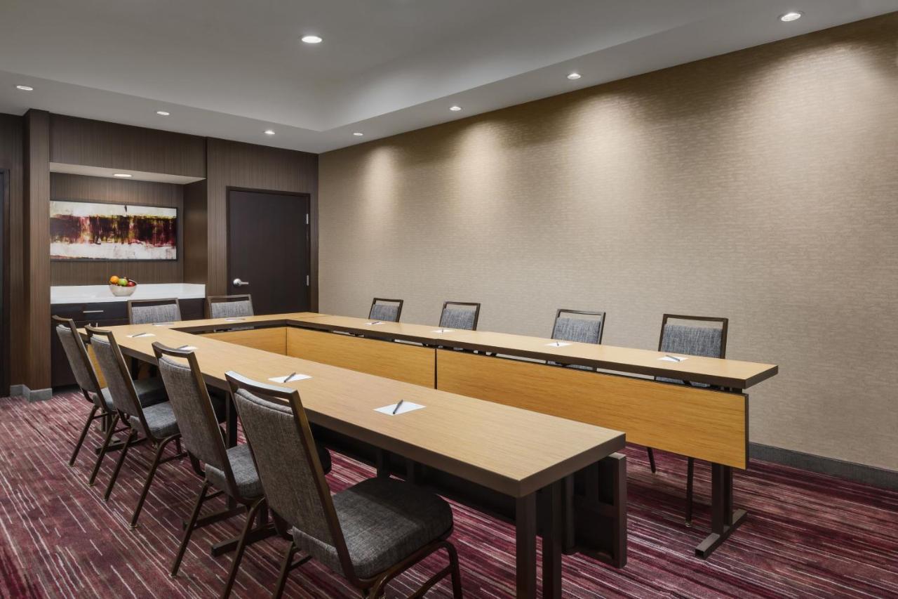 Courtyard By Marriott Dallas Луисвил Екстериор снимка