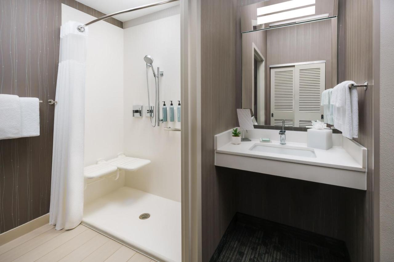 Courtyard By Marriott Dallas Луисвил Екстериор снимка