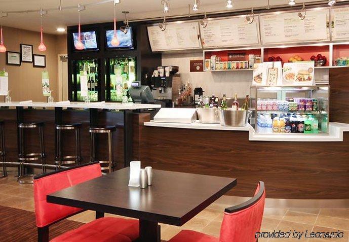 Courtyard By Marriott Dallas Луисвил Ресторант снимка