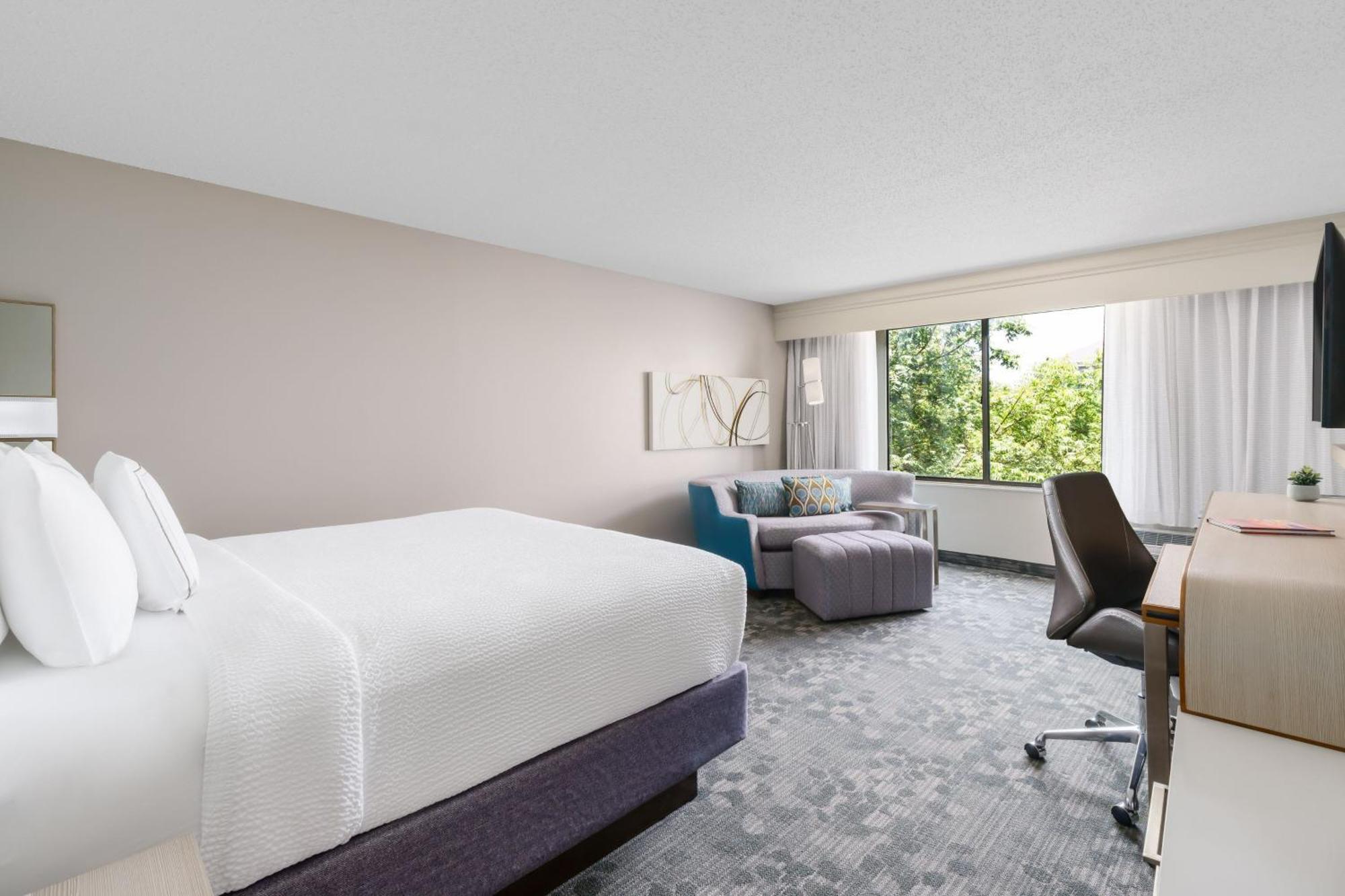 Courtyard By Marriott Dallas Луисвил Екстериор снимка