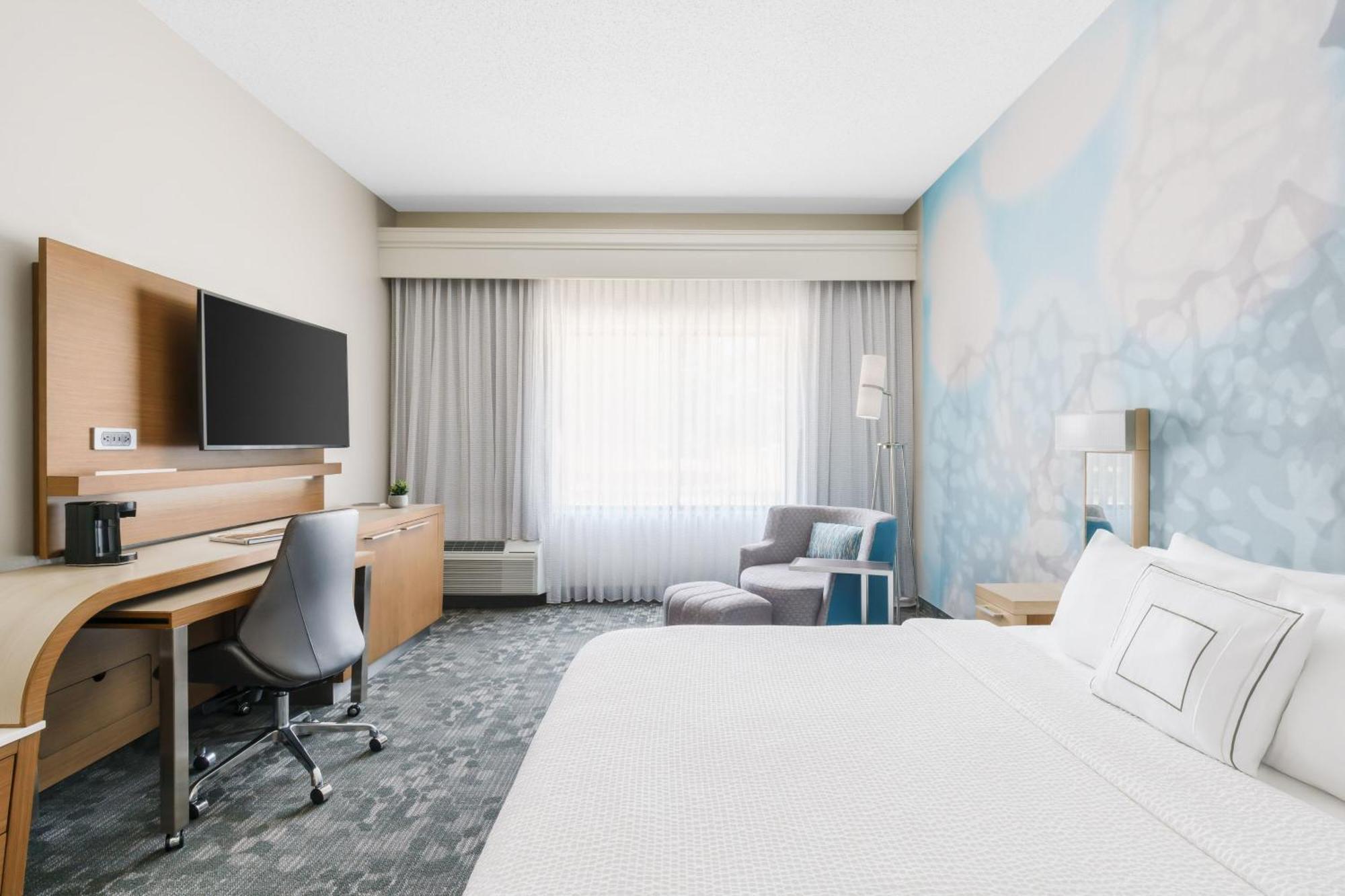Courtyard By Marriott Dallas Луисвил Екстериор снимка