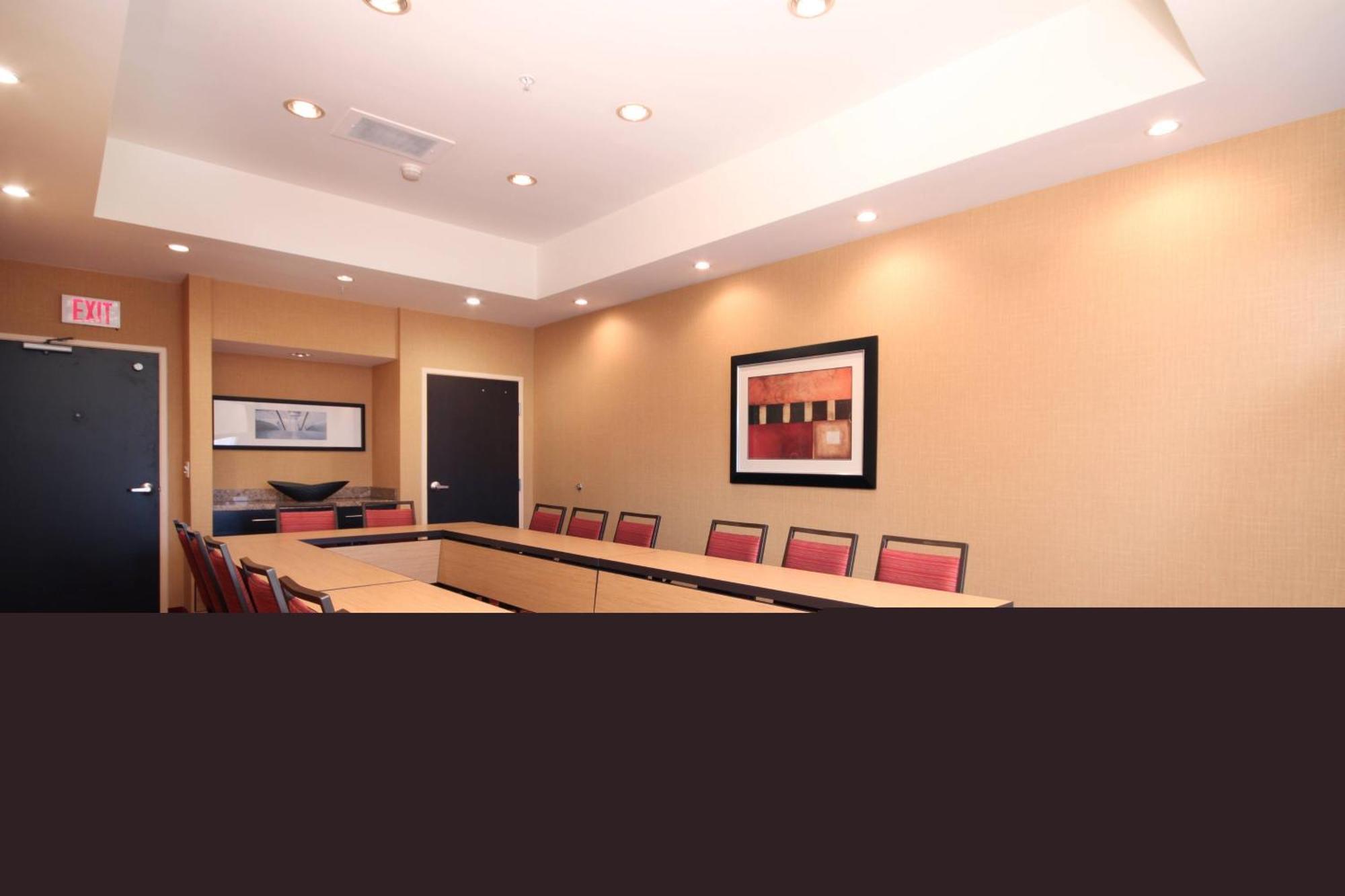 Courtyard By Marriott Dallas Луисвил Екстериор снимка
