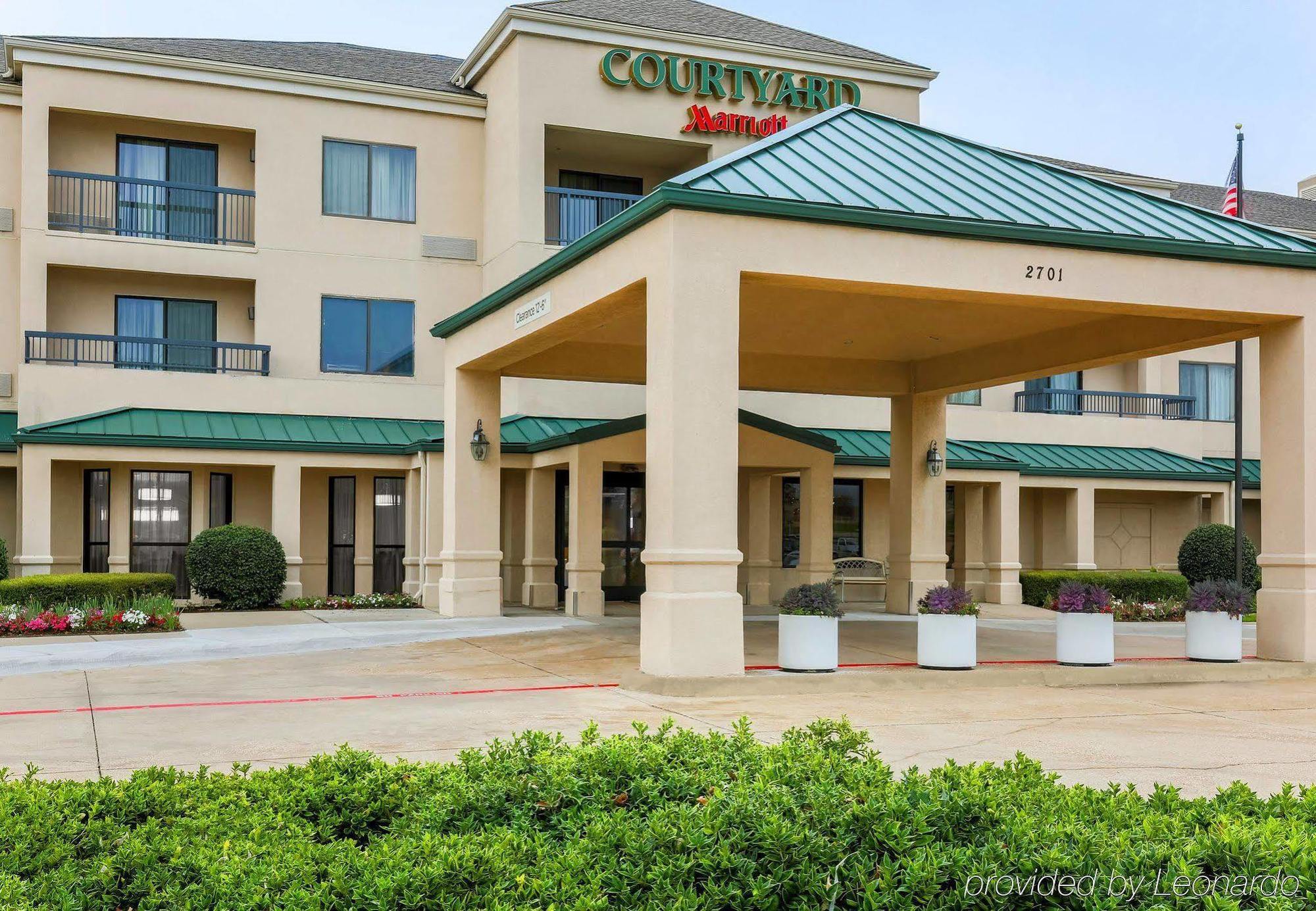 Courtyard By Marriott Dallas Луисвил Екстериор снимка