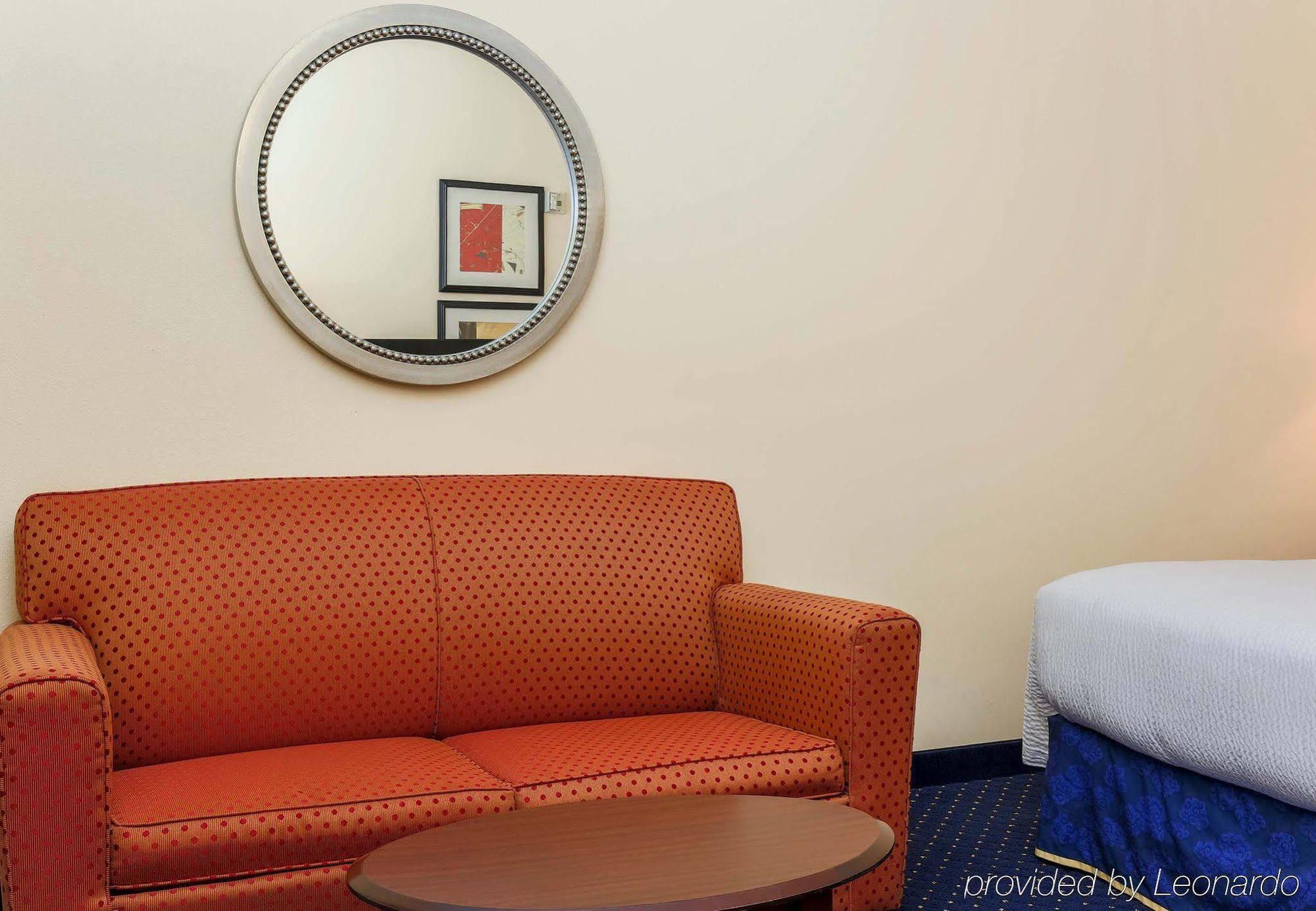 Courtyard By Marriott Dallas Луисвил Екстериор снимка