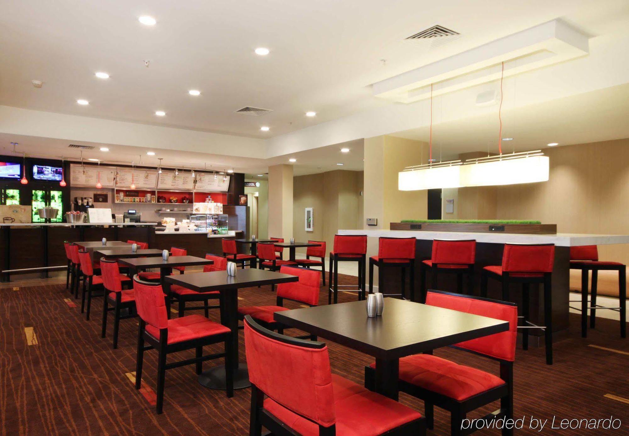 Courtyard By Marriott Dallas Луисвил Екстериор снимка