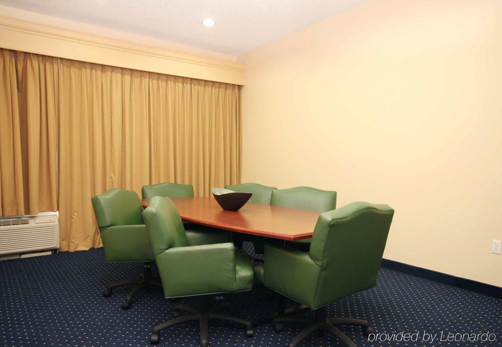 Courtyard By Marriott Dallas Луисвил Екстериор снимка