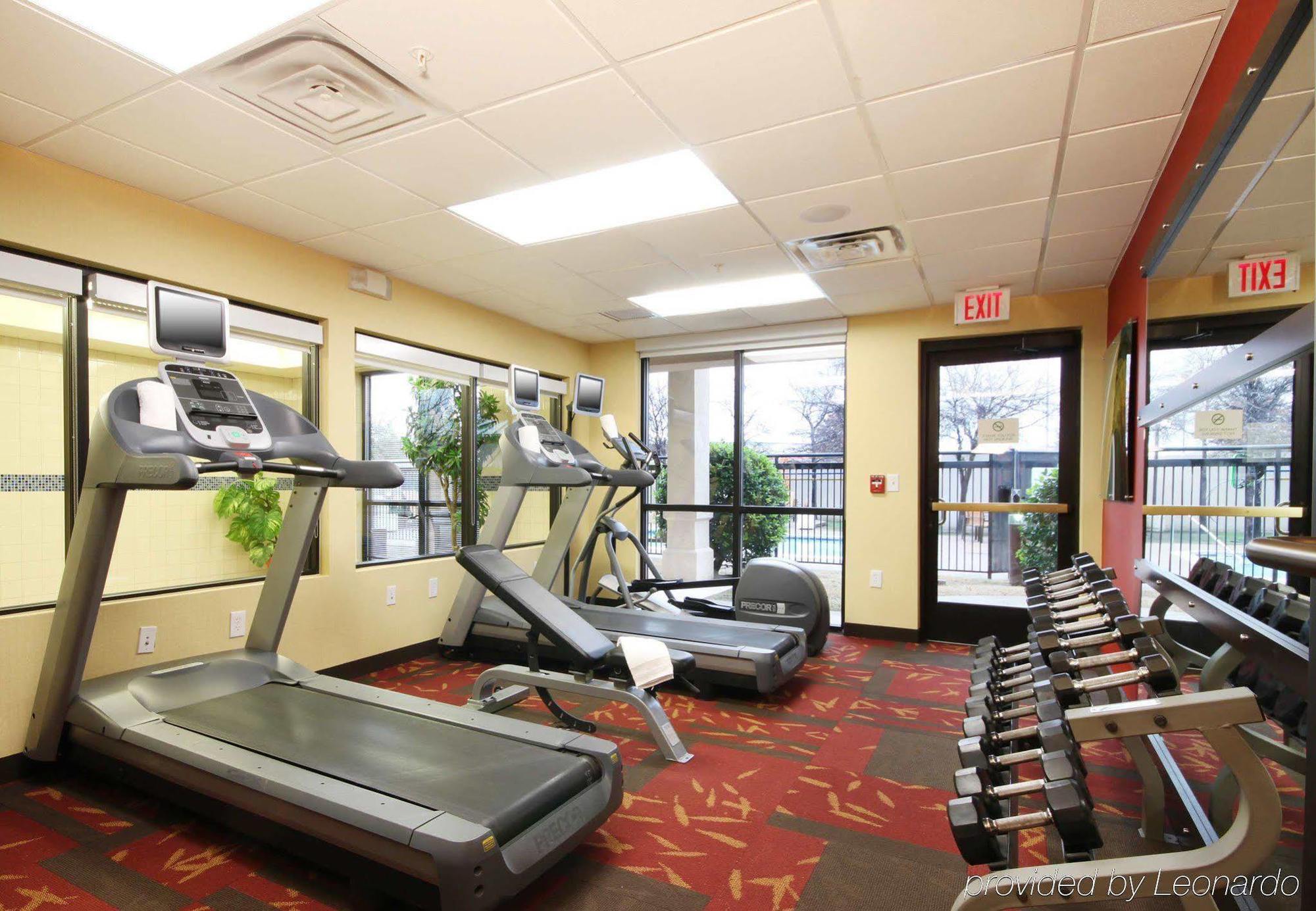 Courtyard By Marriott Dallas Луисвил Екстериор снимка