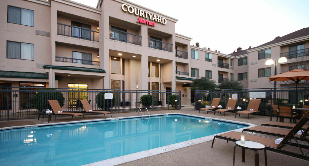 Courtyard By Marriott Dallas Луисвил Екстериор снимка